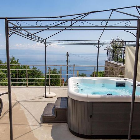 Stunning Apartment In Mošćenička Draga Exteriör bild