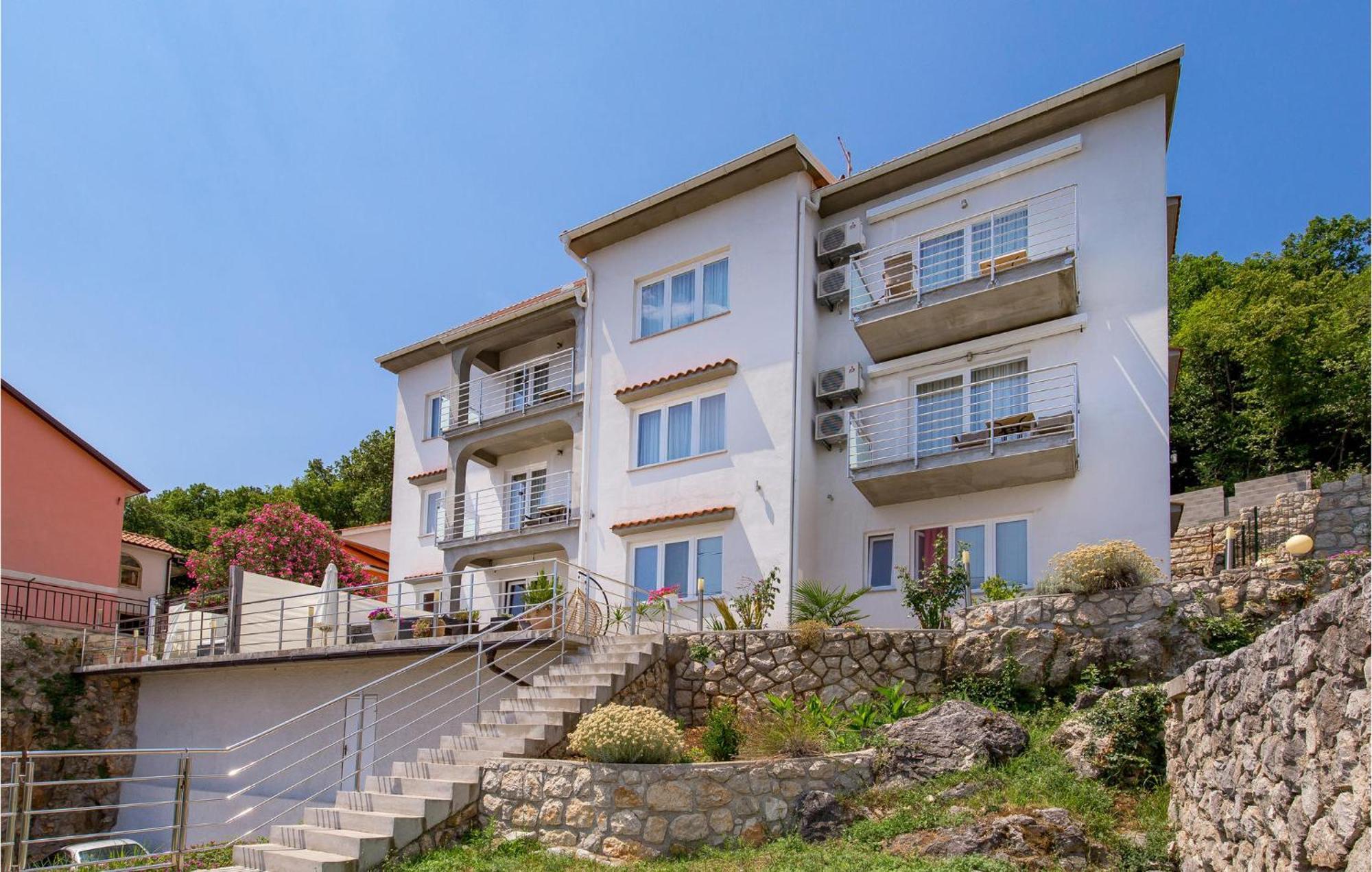 Stunning Apartment In Mošćenička Draga Exteriör bild