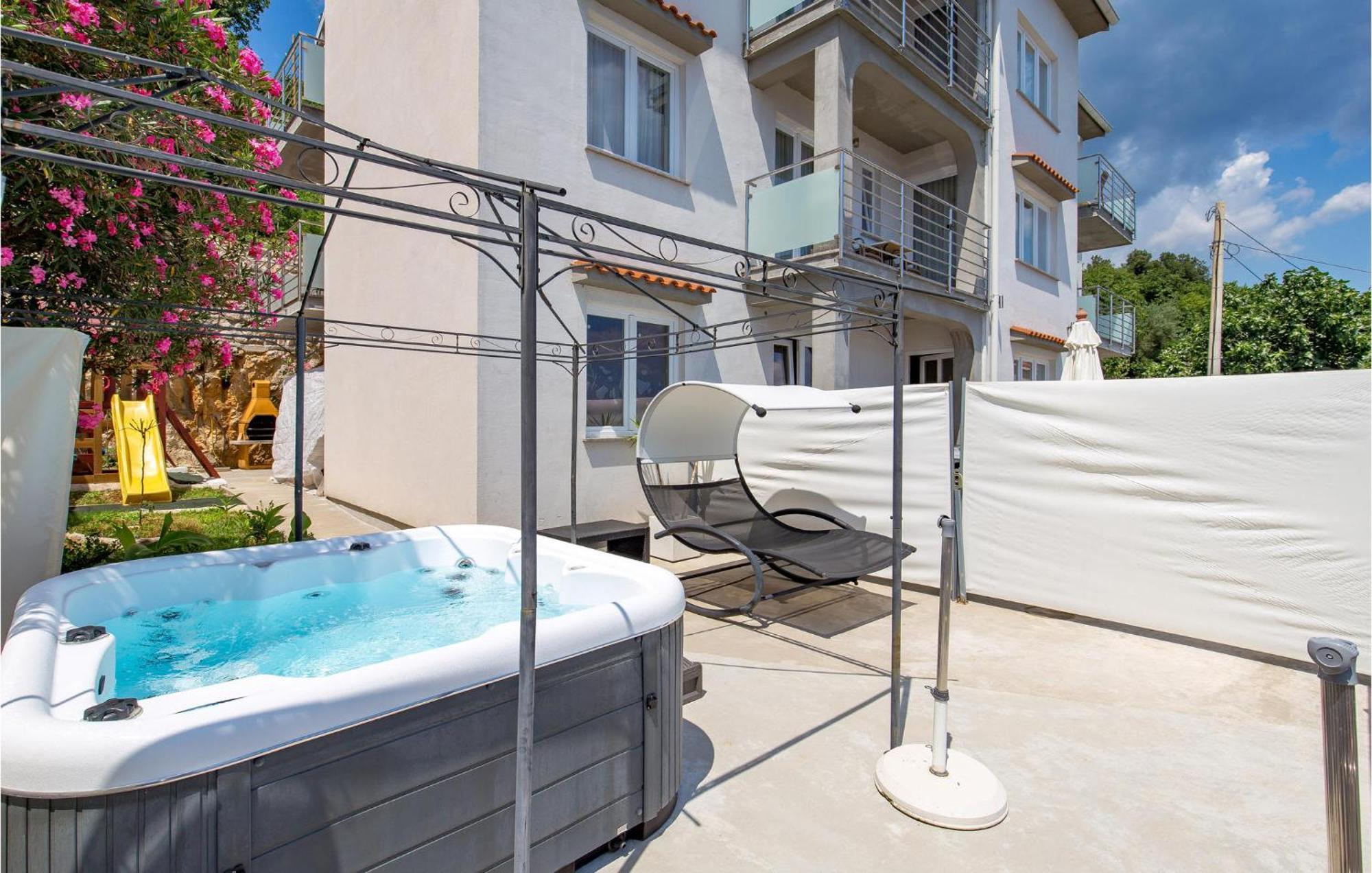 Stunning Apartment In Mošćenička Draga Exteriör bild