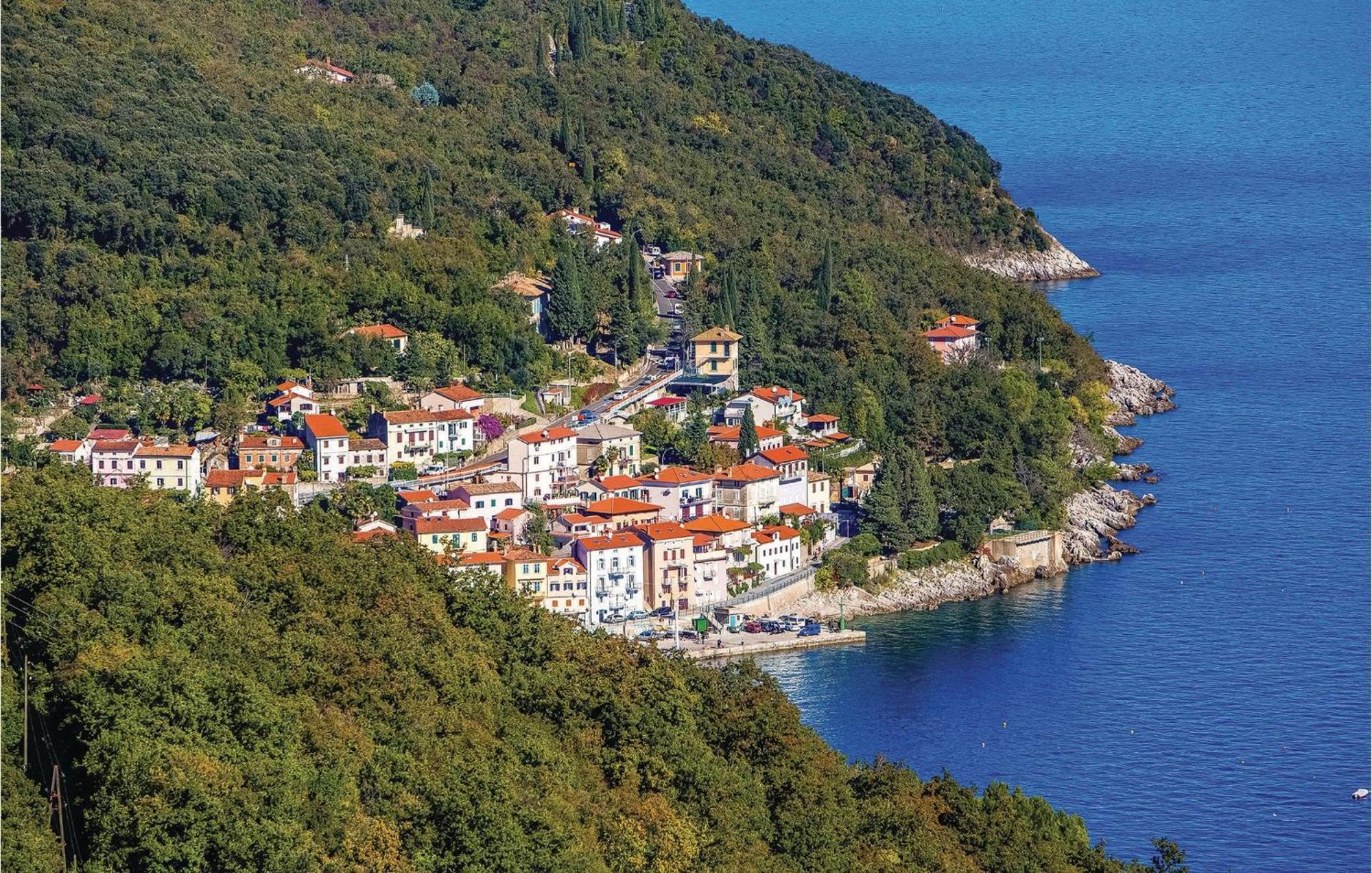Stunning Apartment In Mošćenička Draga Exteriör bild