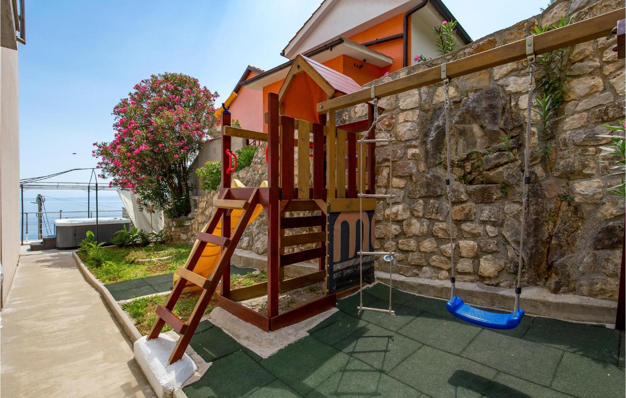 Stunning Apartment In Mošćenička Draga Exteriör bild
