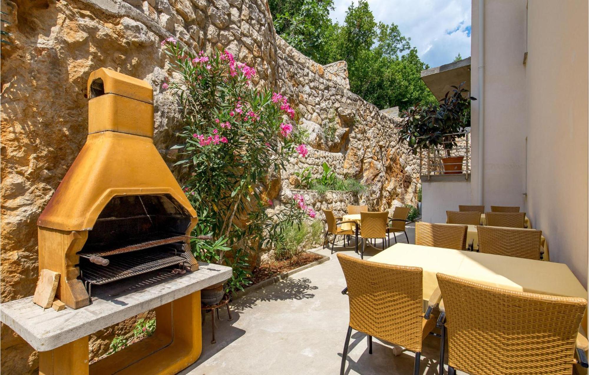 Stunning Apartment In Mošćenička Draga Exteriör bild