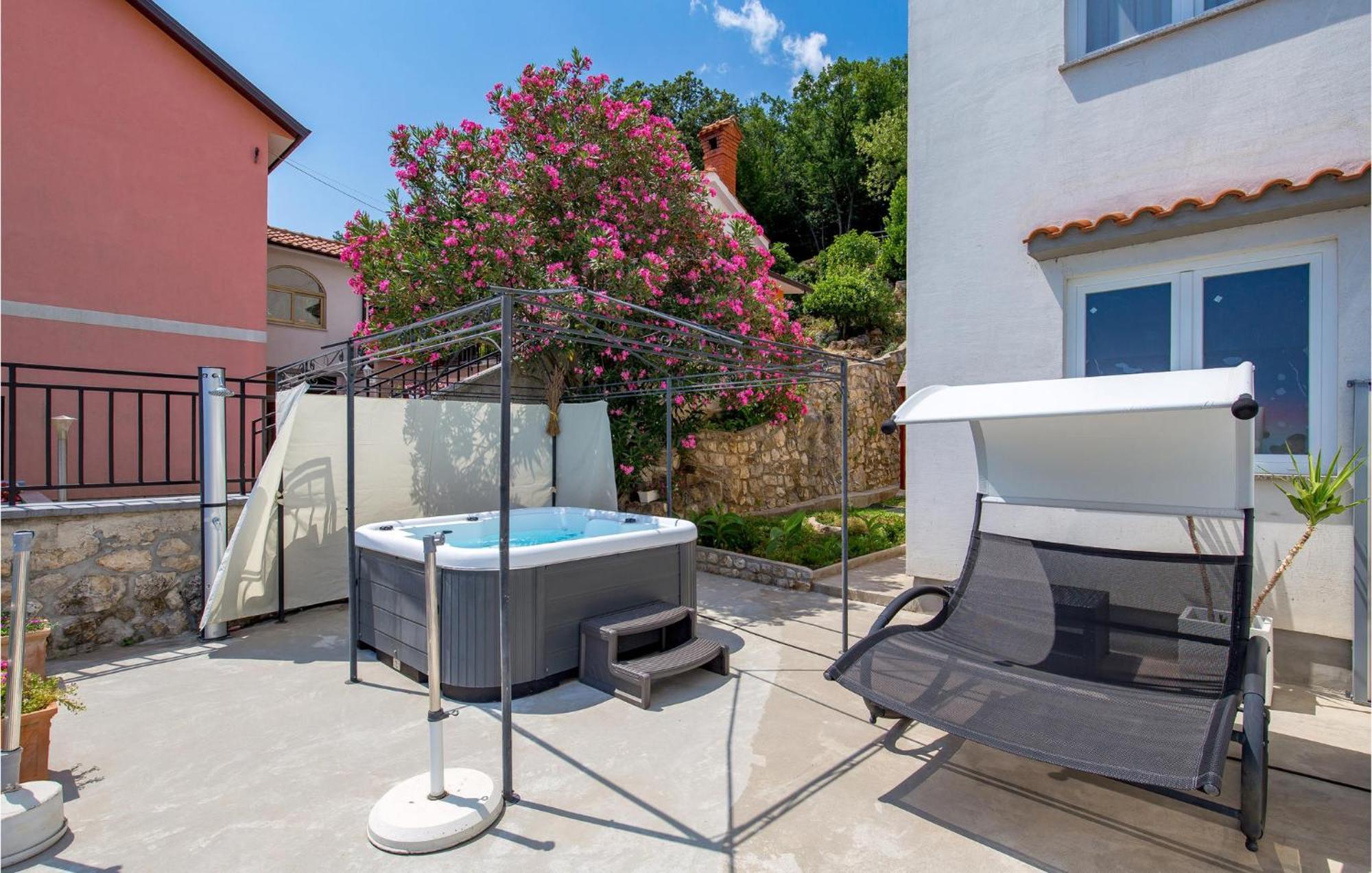 Stunning Apartment In Mošćenička Draga Exteriör bild