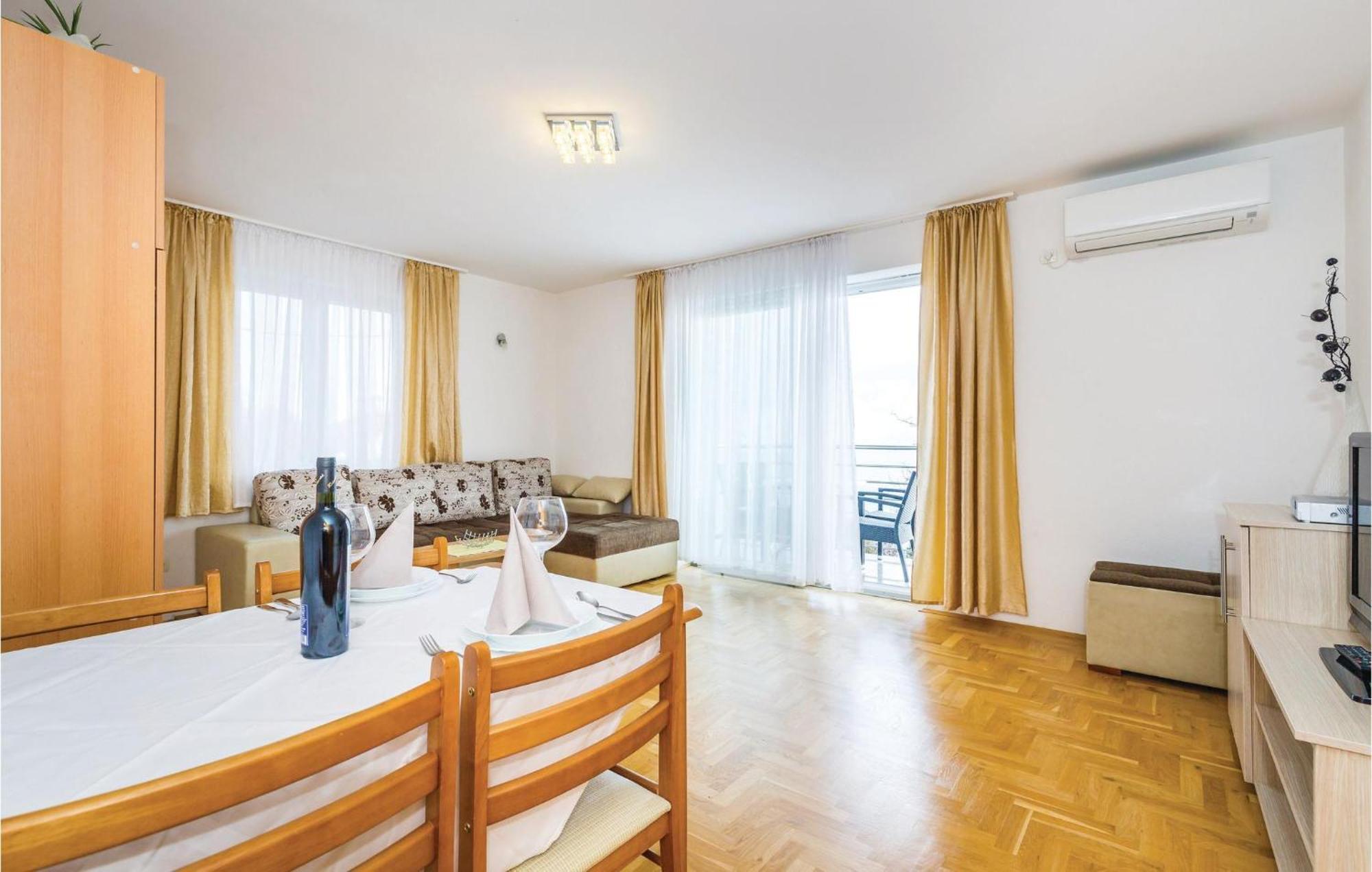 Stunning Apartment In Mošćenička Draga Exteriör bild